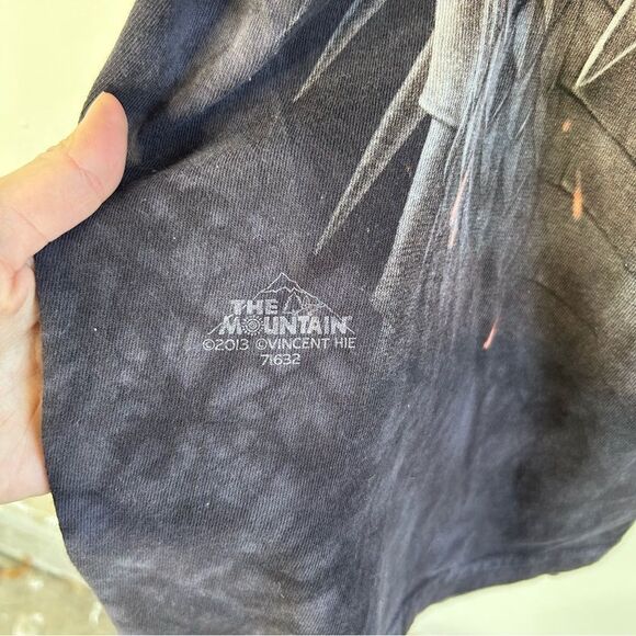 The Mountain Black and Gray Short Sleeve Tees with Dragon Design size XL - Picture 4 of 6